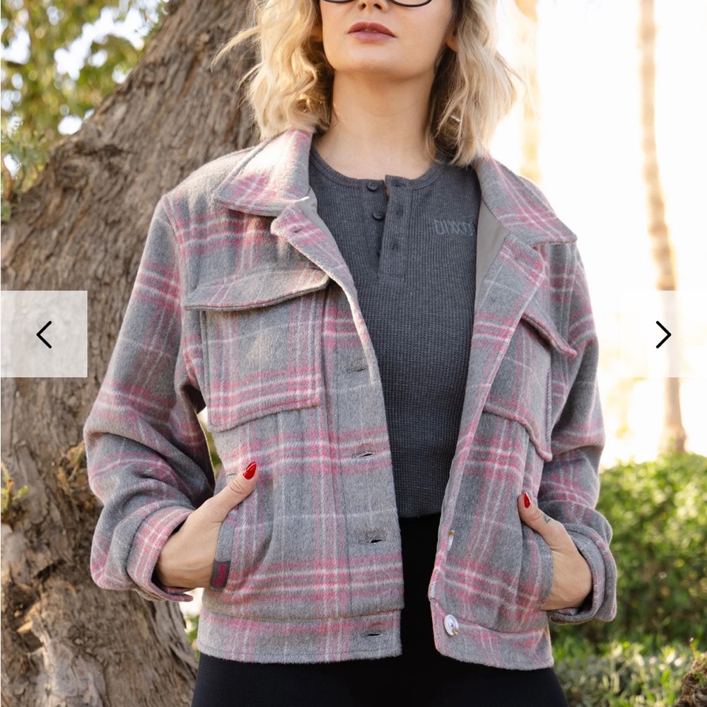 DIXXON Women's Gray and Pink Plaid CroppedJacket